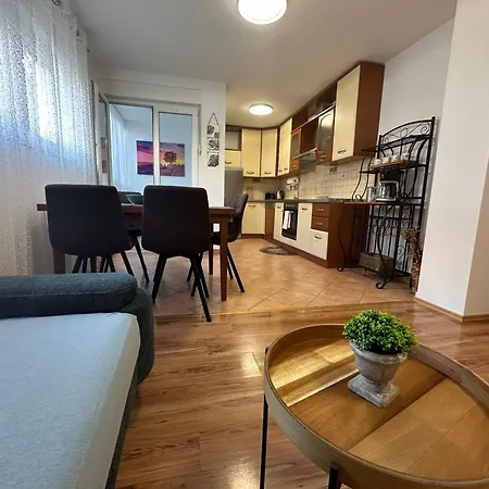 Cute And Sweet 아파트 자다르